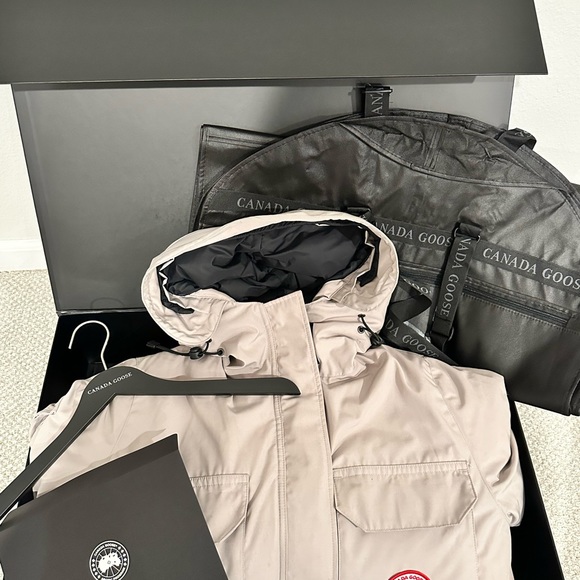 Canada Goose Expedition Parka | 2024 | Like New | SIZE LARGE - Picture 5 of 16